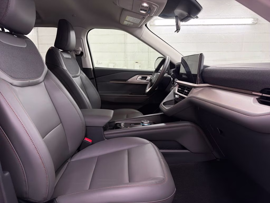 2026 STAR WHITE Ford Explorer Active RWD SUV