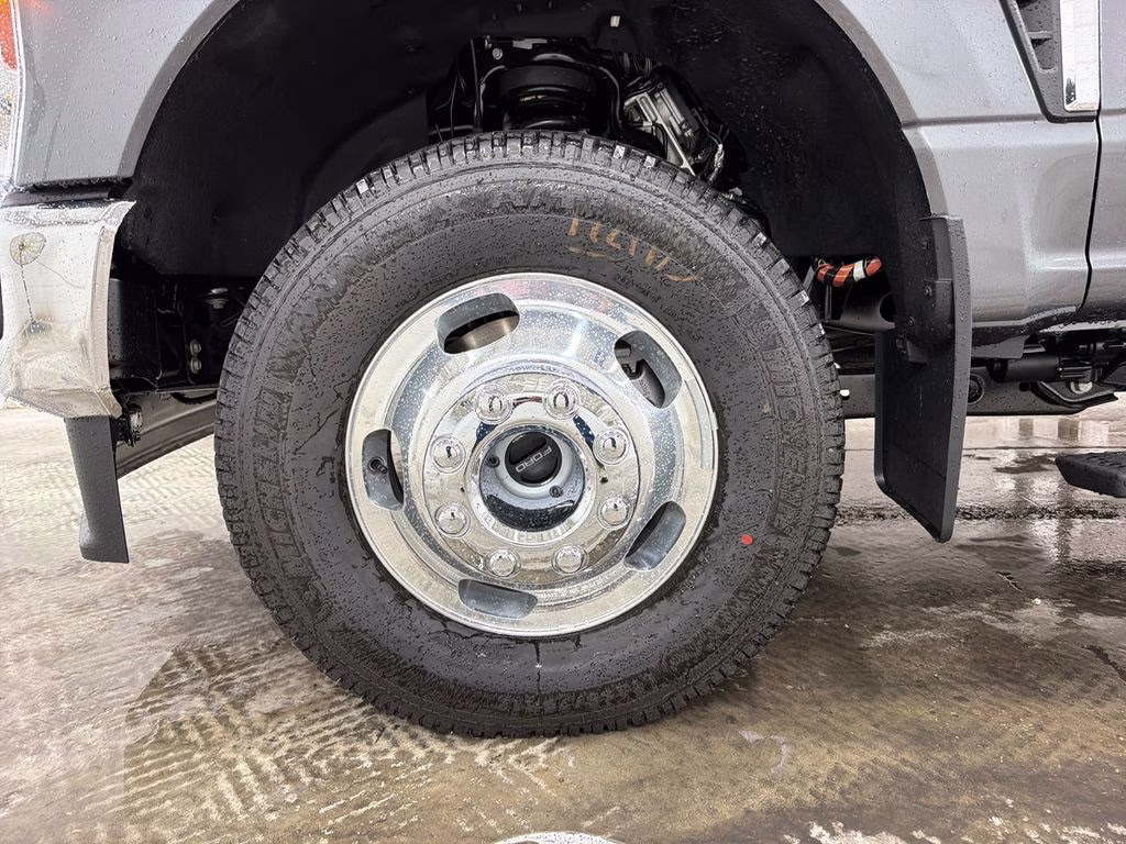 2026 CARBONIZED GRAY Ford Super Duty F-350 DRW Lariat 4X4 Truck