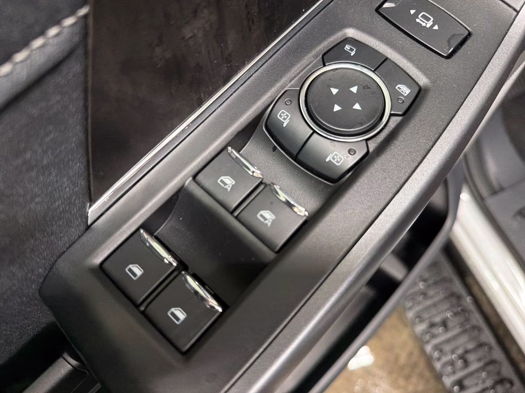 2026 AVALANCHE Ford Super Duty F-350 DRW Lariat 4X4 Truck
