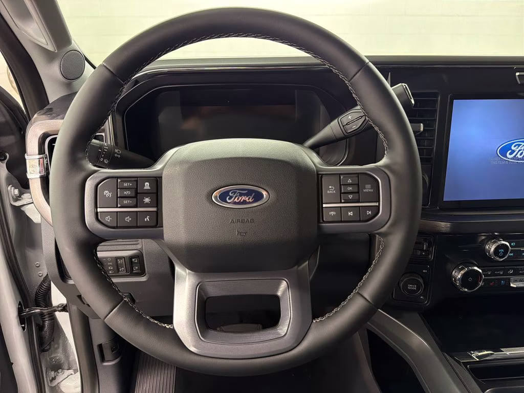 2026 AVALANCHE Ford Super Duty F-350 DRW Lariat 4X4 Truck