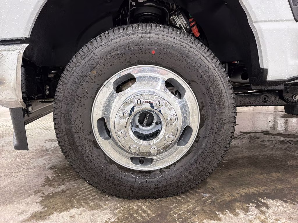 2026 AVALANCHE Ford Super Duty F-350 DRW Lariat 4X4 Truck