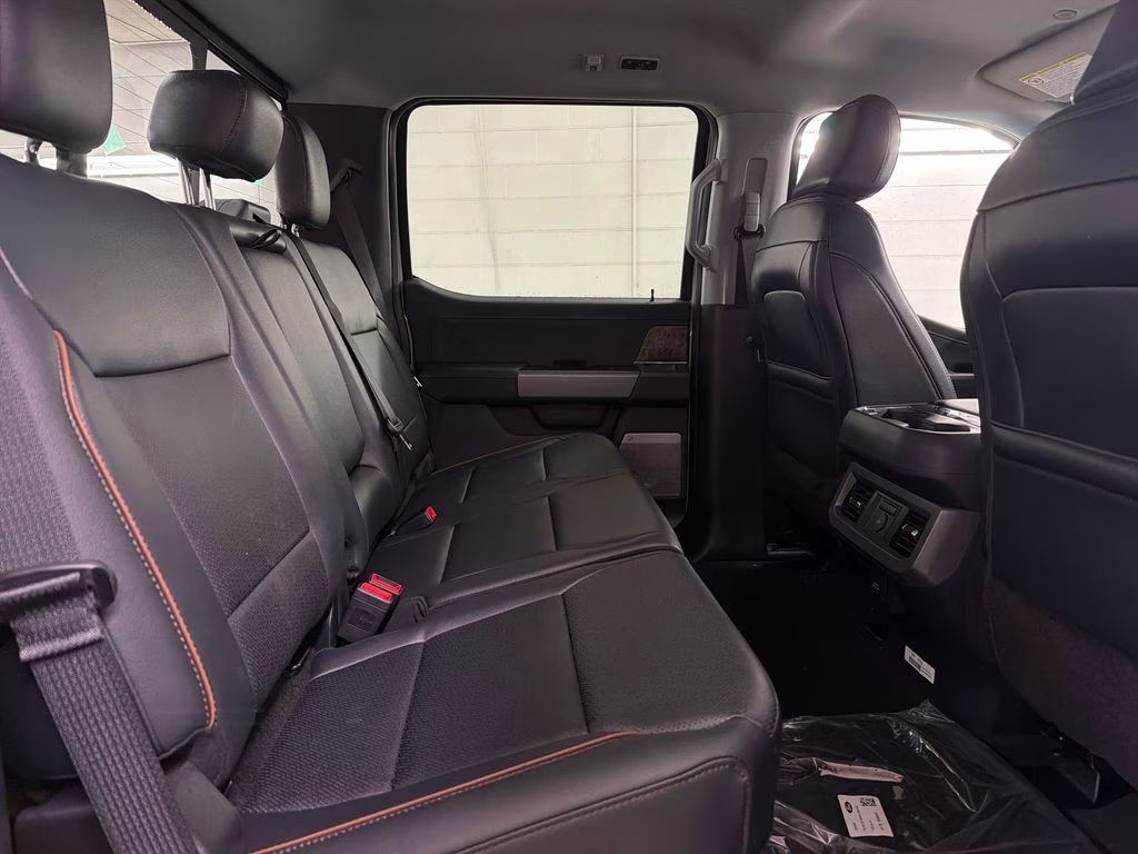 2026 AVALANCHE Ford Super Duty F-350 DRW Lariat 4X4 Truck