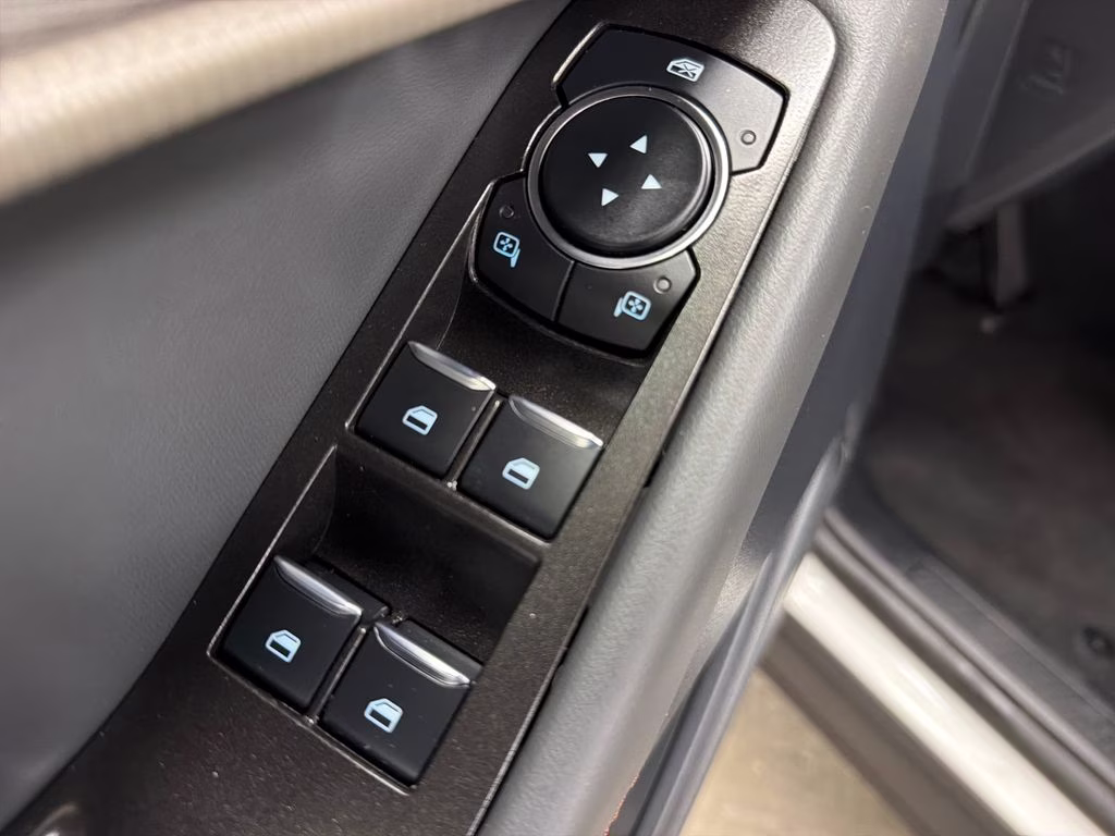 2026 STAR WHITE Ford Explorer Active RWD SUV