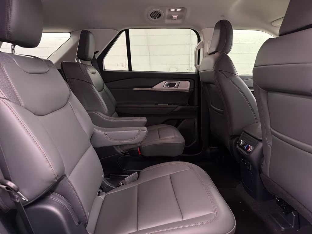 2026 STAR WHITE Ford Explorer Active RWD SUV