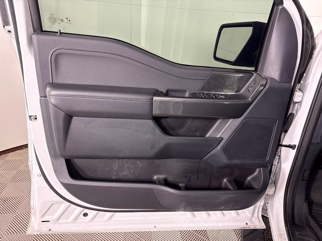 2023 Oxford White Ford F-150 XLT 4X4 Truck