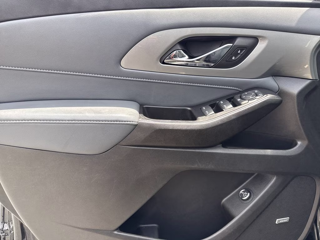 2021 Mosaic Black Metallic Chevrolet Traverse LT Leather FWD SUV