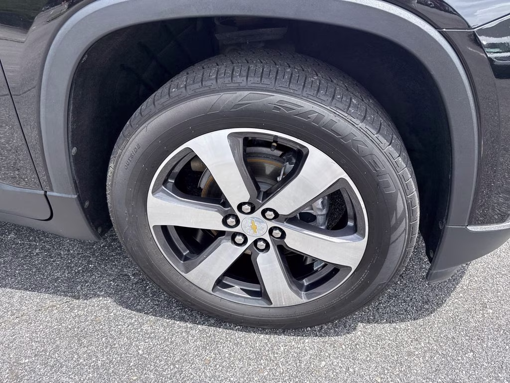 2021 Mosaic Black Metallic Chevrolet Traverse LT Leather FWD SUV