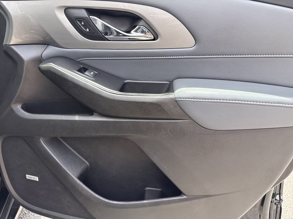 2021 Mosaic Black Metallic Chevrolet Traverse LT Leather FWD SUV
