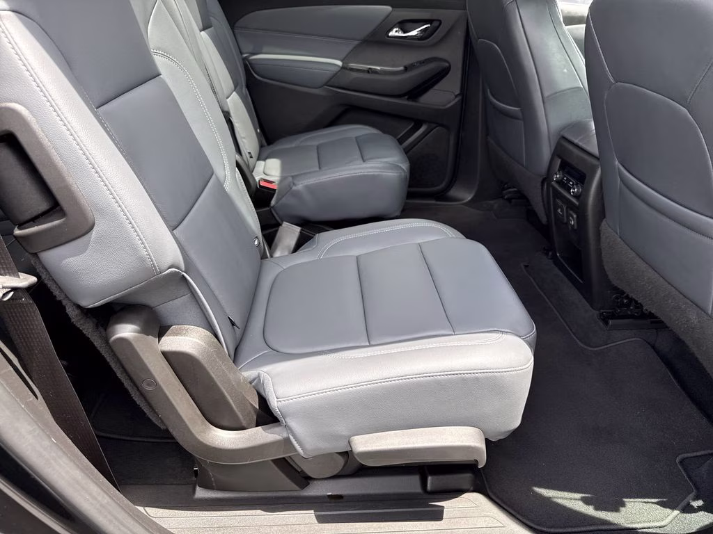 2021 Mosaic Black Metallic Chevrolet Traverse LT Leather FWD SUV