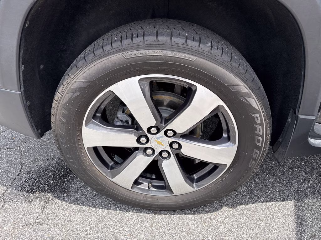 2021 Mosaic Black Metallic Chevrolet Traverse LT Leather FWD SUV
