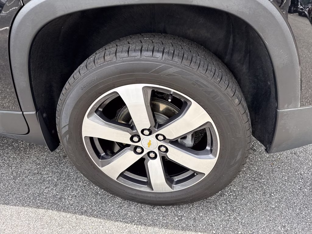 2021 Mosaic Black Metallic Chevrolet Traverse LT Leather FWD SUV