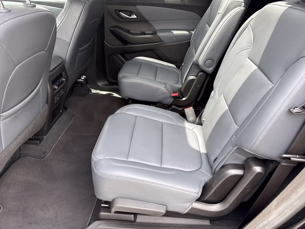 2021 Mosaic Black Metallic Chevrolet Traverse LT Leather FWD SUV
