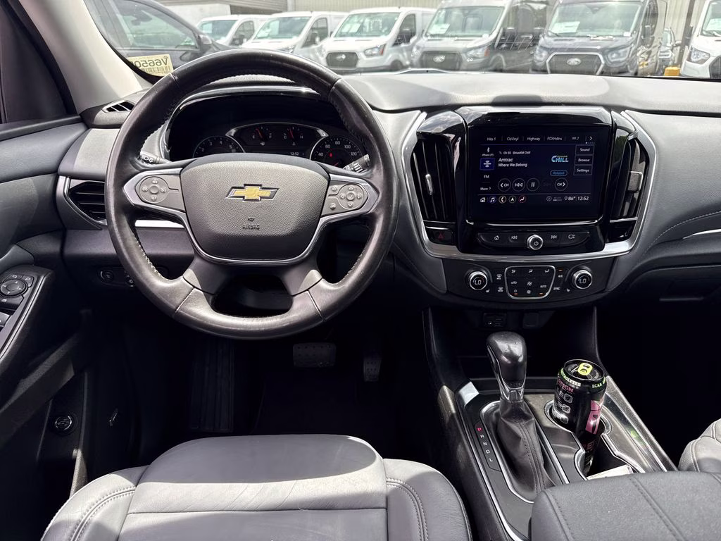 2021 Mosaic Black Metallic Chevrolet Traverse LT Leather FWD SUV