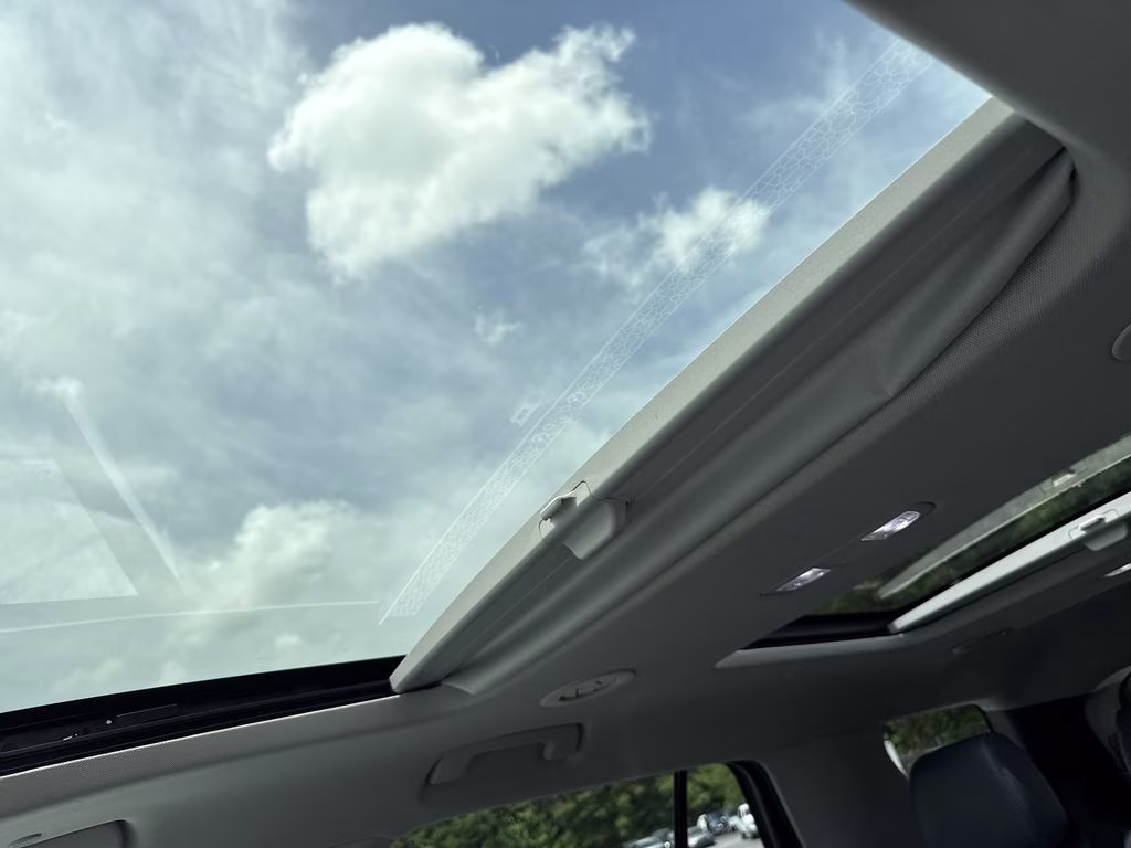 2021 Mosaic Black Metallic Chevrolet Traverse LT Leather FWD SUV