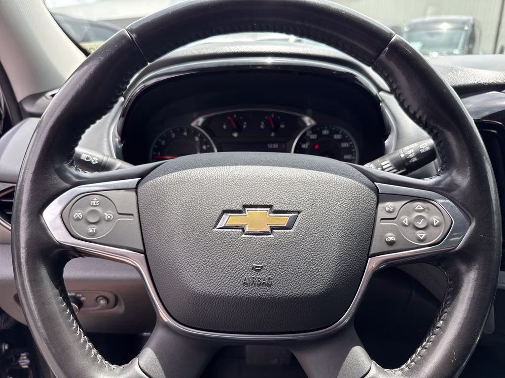 2021 Mosaic Black Metallic Chevrolet Traverse LT Leather FWD SUV