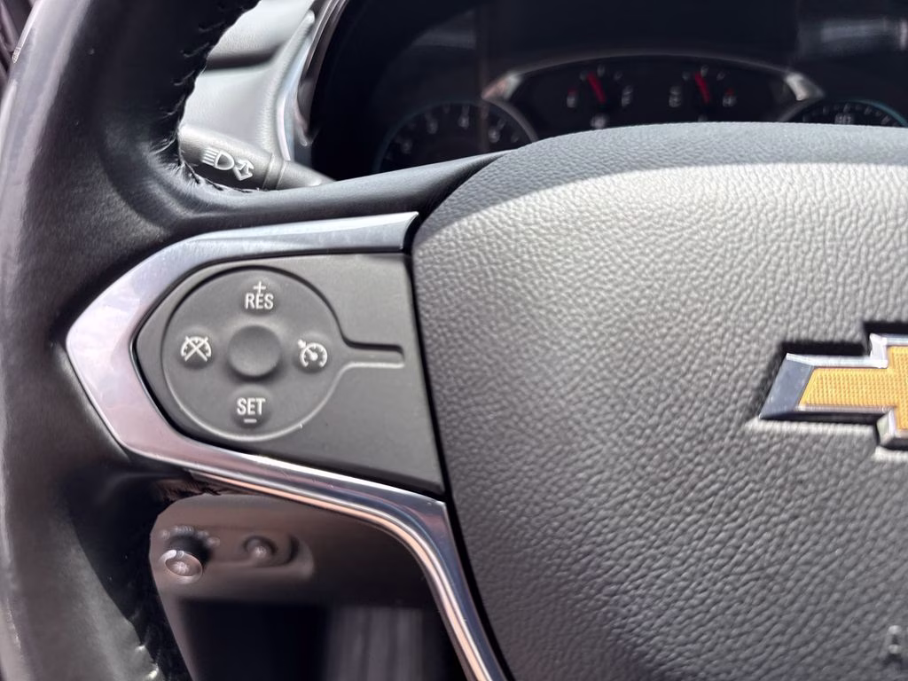 2021 Mosaic Black Metallic Chevrolet Traverse LT Leather FWD SUV