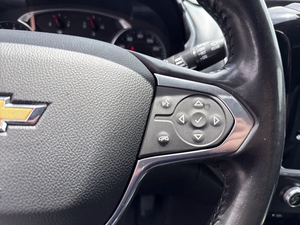 2021 Mosaic Black Metallic Chevrolet Traverse LT Leather FWD SUV
