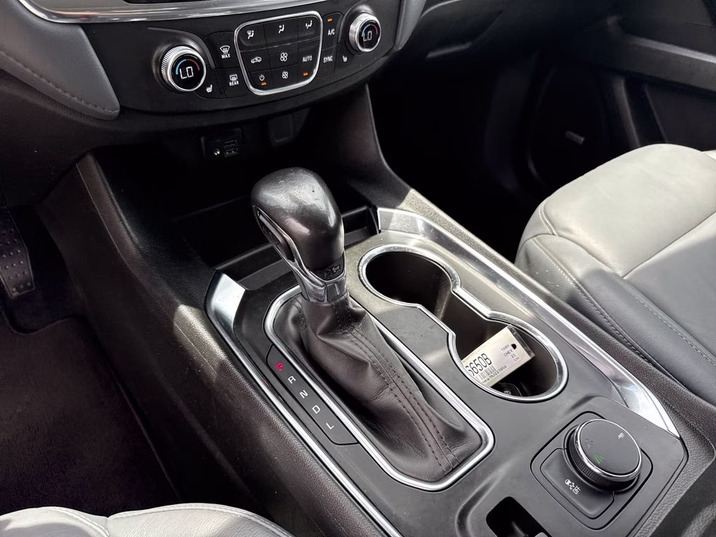 2021 Mosaic Black Metallic Chevrolet Traverse LT Leather FWD SUV