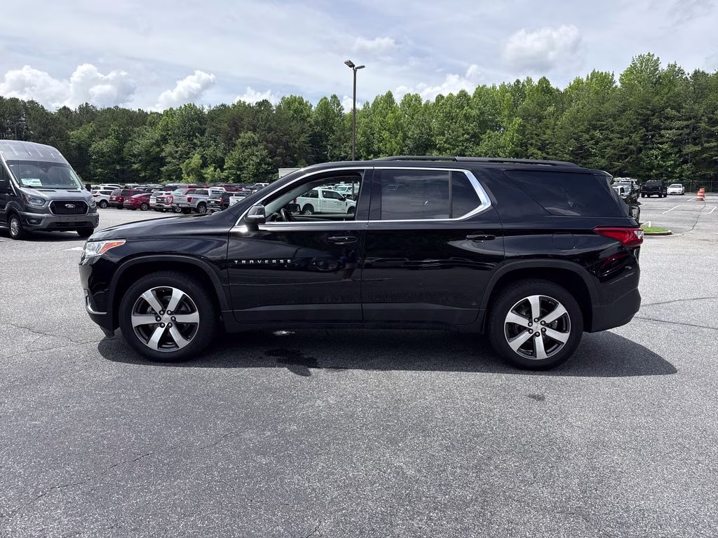 2021 Mosaic Black Metallic Chevrolet Traverse LT Leather FWD SUV
