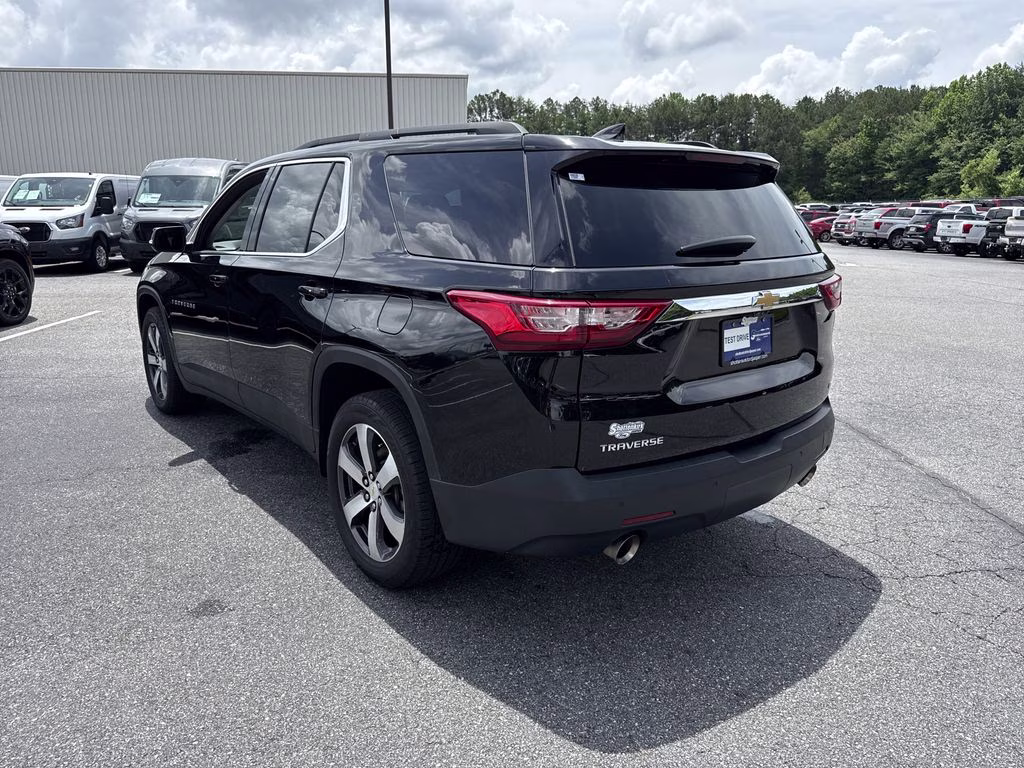2021 Mosaic Black Metallic Chevrolet Traverse LT Leather FWD SUV