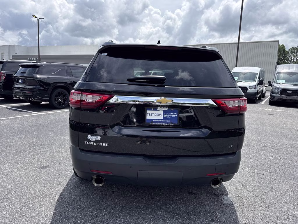 2021 Mosaic Black Metallic Chevrolet Traverse LT Leather FWD SUV