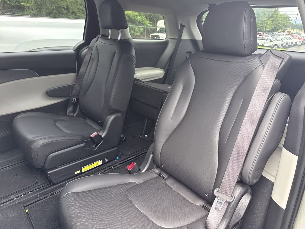 2024 Snow White Pearl Kia Carnival LX FWD Van