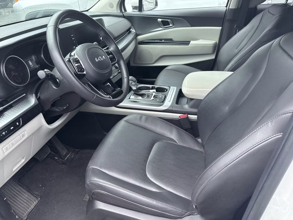 2024 Snow White Pearl Kia Carnival LX FWD Van