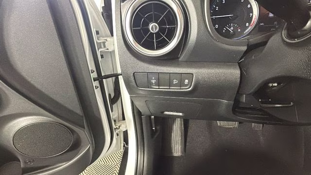 2023 Lunar White Hyundai Kona SEL AWD SUV