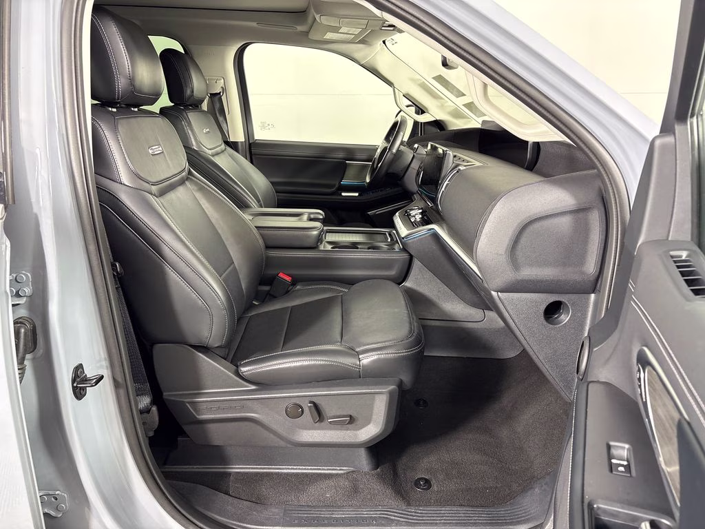 2025 Glacier Gray Metallic TriCoat Ford Expedition Platinum 4X4 SUV