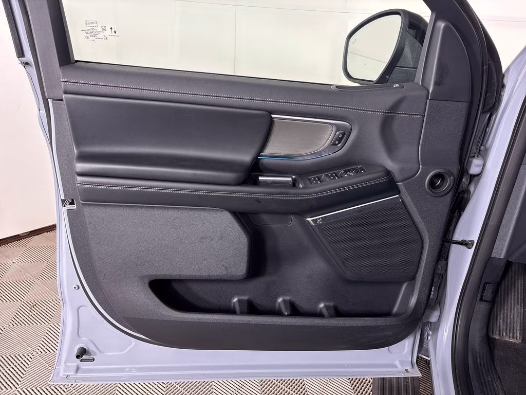 2025 Glacier Gray Metallic TriCoat Ford Expedition Platinum 4X4 SUV