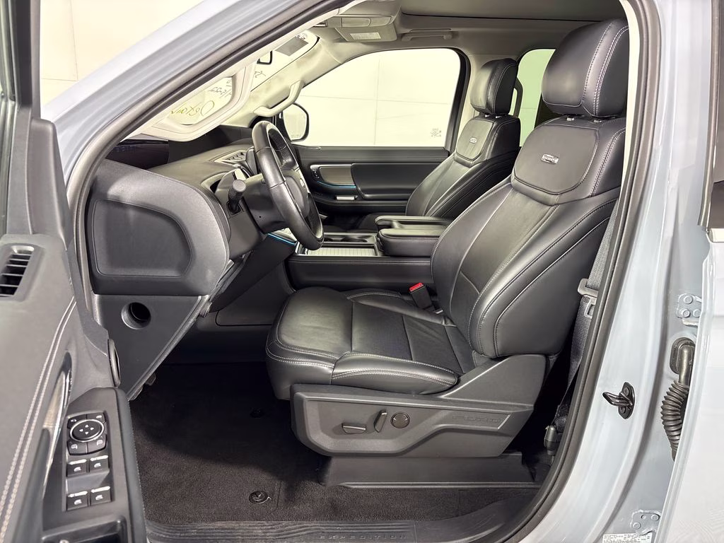 2025 Glacier Gray Metallic TriCoat Ford Expedition Platinum 4X4 SUV
