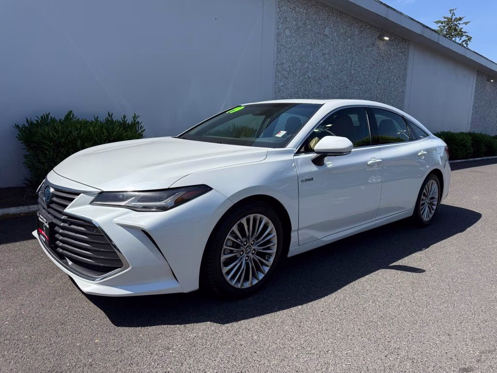 2019 Toyota Avalon Limited Hybrid's photo