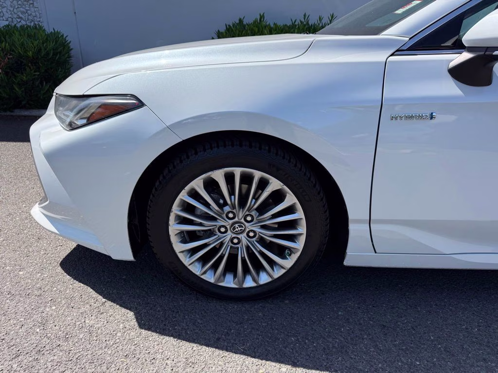 2019 Pearl Toyota Avalon Hybrid Limited FWD Sedan