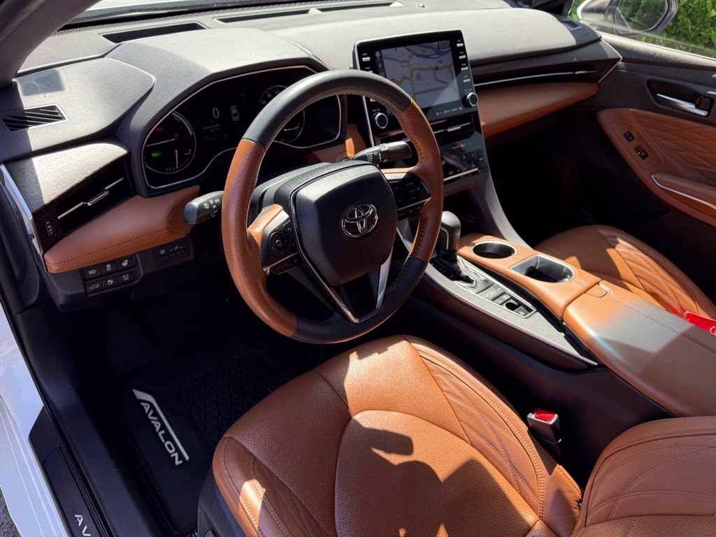 2019 Pearl Toyota Avalon Hybrid Limited FWD Sedan