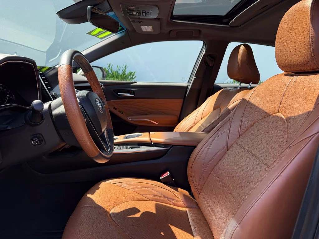2019 Pearl Toyota Avalon Hybrid Limited FWD Sedan