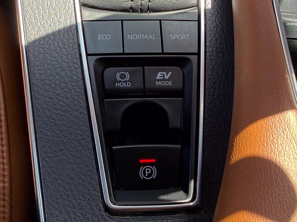 2019 Pearl Toyota Avalon Hybrid Limited FWD Sedan