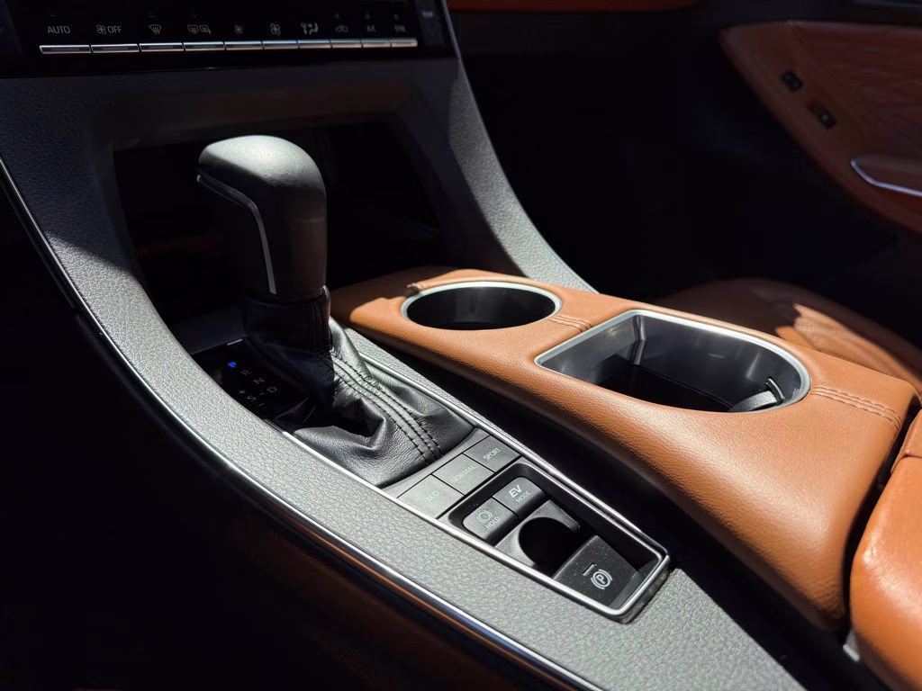 2019 Pearl Toyota Avalon Hybrid Limited FWD Sedan
