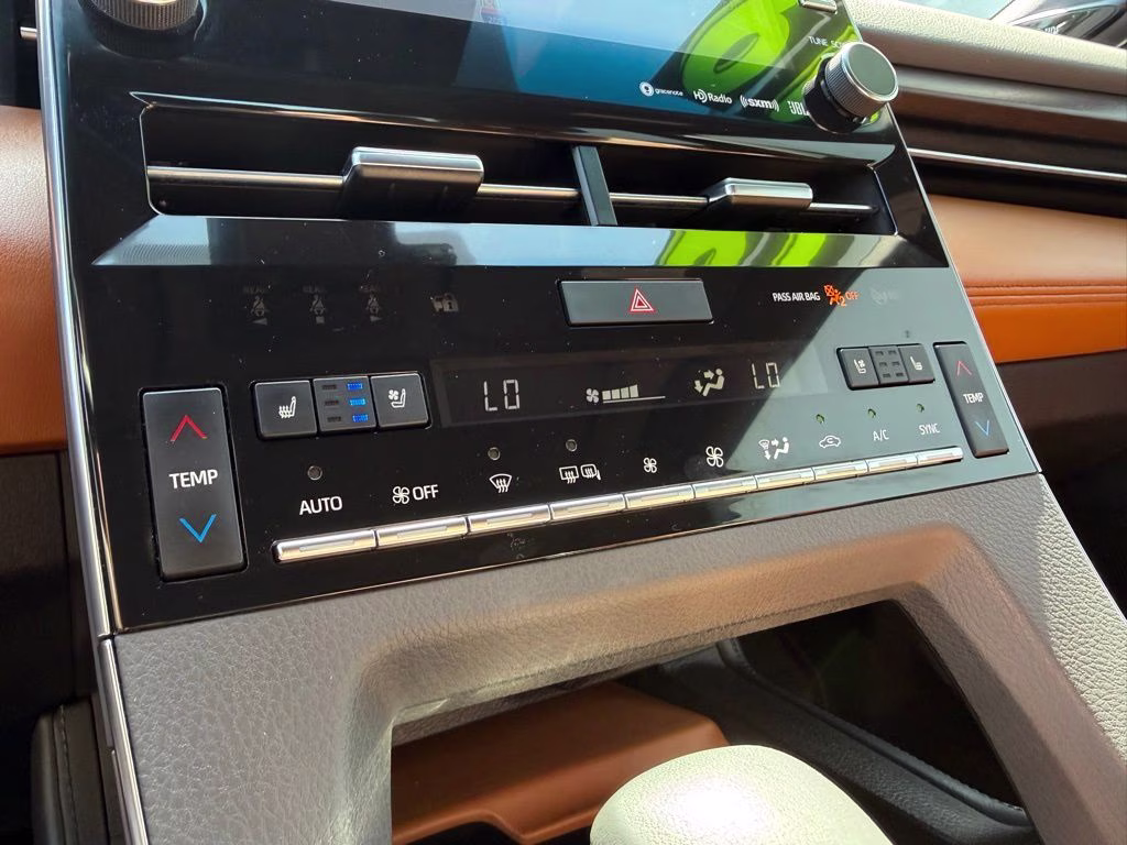 2019 Pearl Toyota Avalon Hybrid Limited FWD Sedan