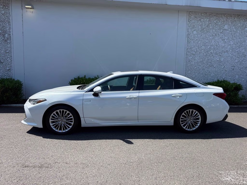 2019 Pearl Toyota Avalon Hybrid Limited FWD Sedan