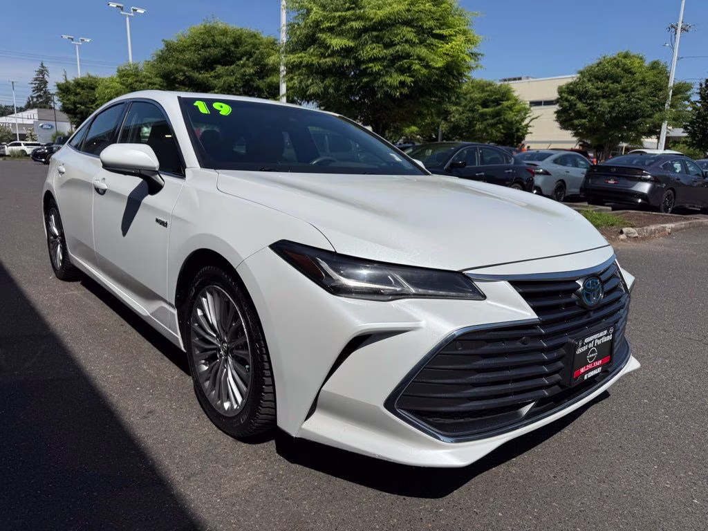 2019 Pearl Toyota Avalon Hybrid Limited FWD Sedan