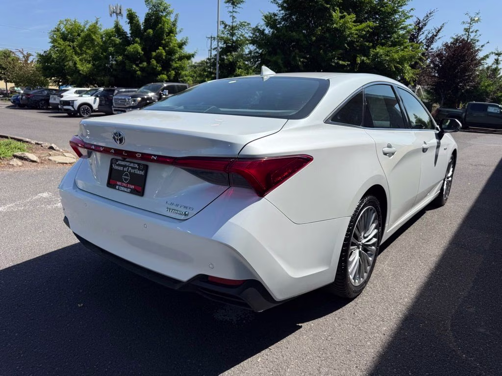 2019 Pearl Toyota Avalon Hybrid Limited FWD Sedan