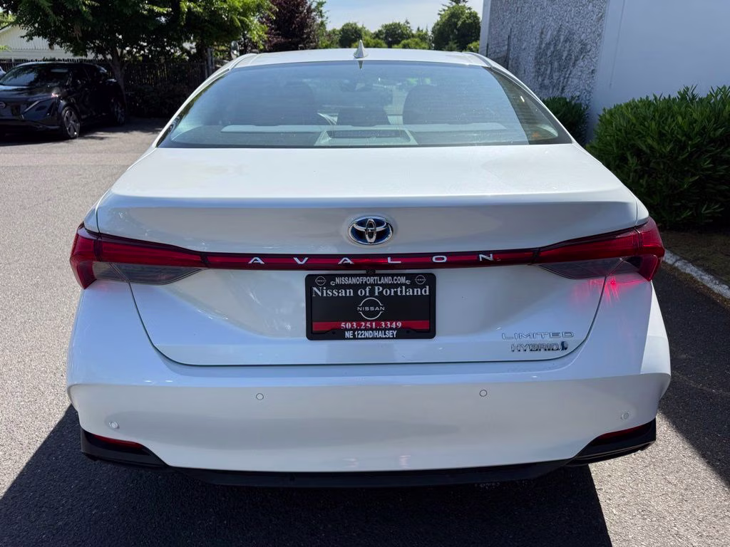 2019 Pearl Toyota Avalon Hybrid Limited FWD Sedan