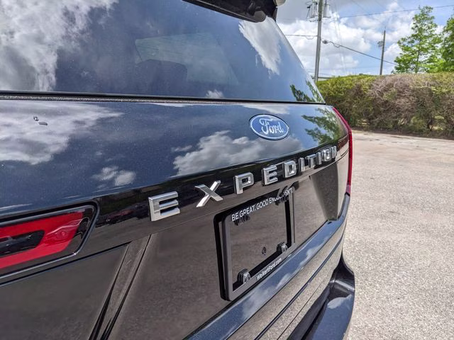 2026 Black Metallic Ford Expedition Platinum 4X4 SUV
