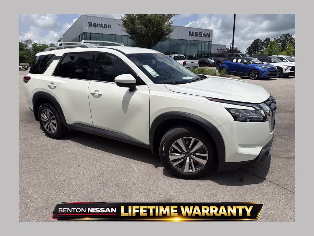 2023 Nissan Pathfinder SL 2WD's photo