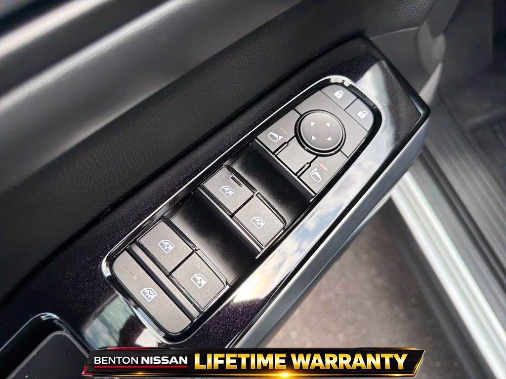 2023 Pearl White Tricoat Nissan Pathfinder SL FWD SUV