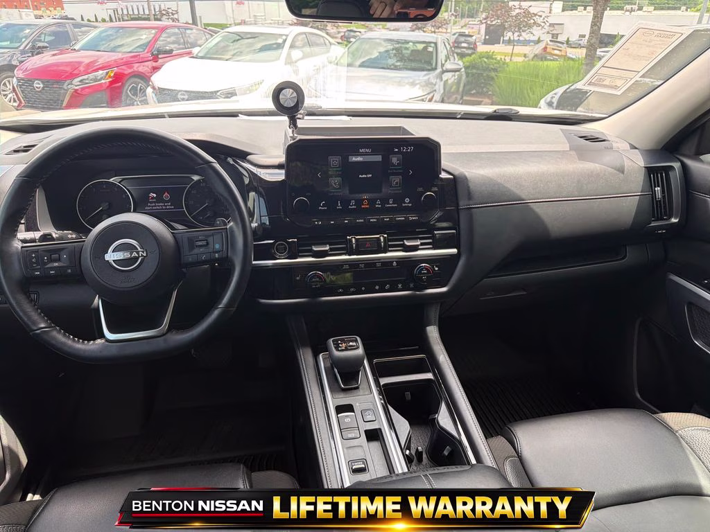 2023 Pearl White Tricoat Nissan Pathfinder SL FWD SUV