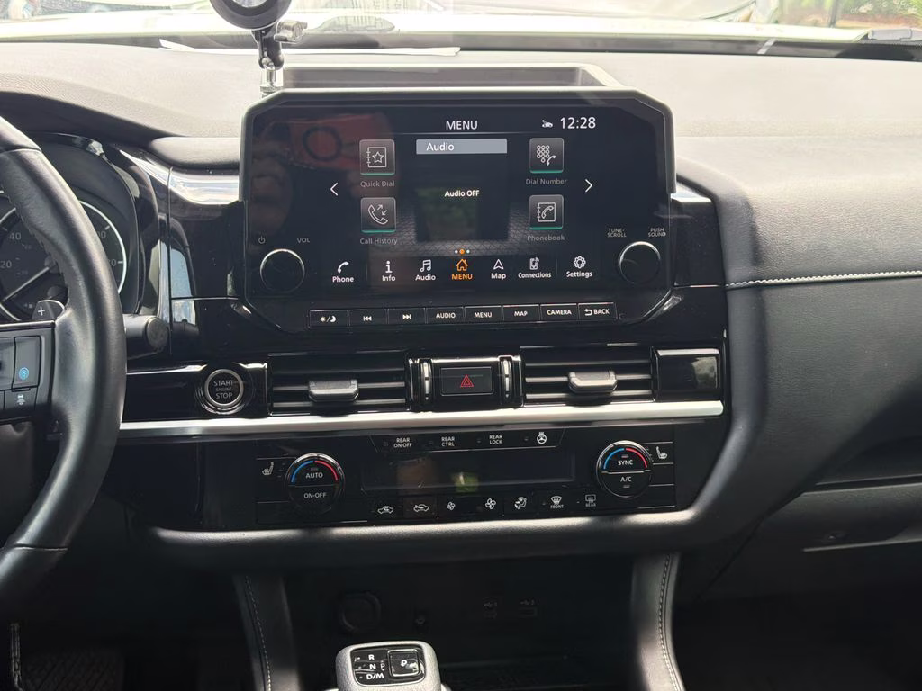 2023 Pearl White Tricoat Nissan Pathfinder SL FWD SUV