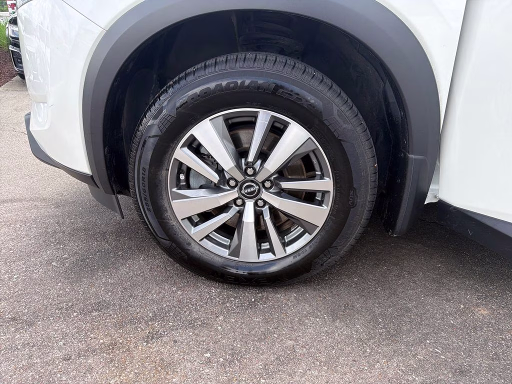 2023 Pearl White Tricoat Nissan Pathfinder SL FWD SUV