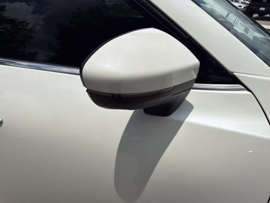 2023 Pearl White Tricoat Nissan Pathfinder SL FWD SUV