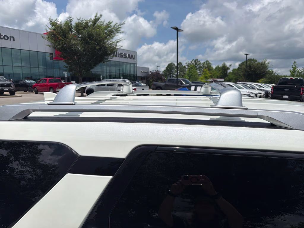 2023 Pearl White Tricoat Nissan Pathfinder SL FWD SUV
